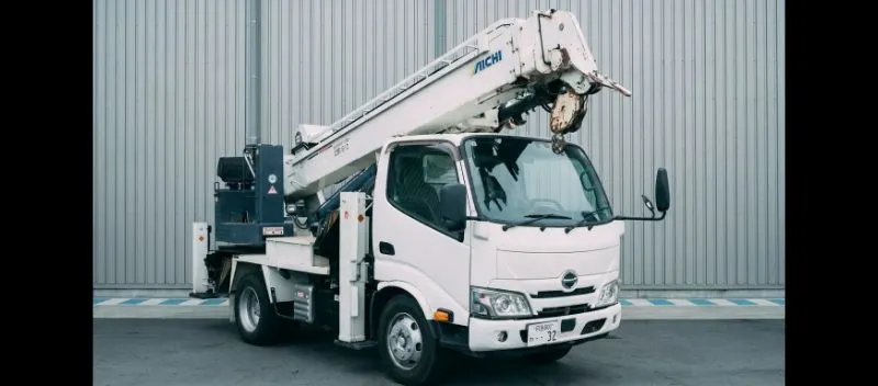 穴掘建柱車の車両画像